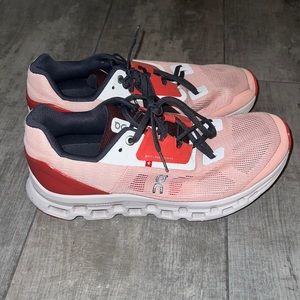 ON Cloudstratus Womens running shoes size 9.5 on cloud sneakers